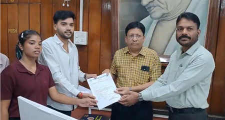 बिना कॉपी जांचे छात्रा को थमाए 11 अंक, वीडियो सामने आने के बाद विश्वविद्यालय में हड़कंप, कुलगुरु ने दिए जांच के आदेश