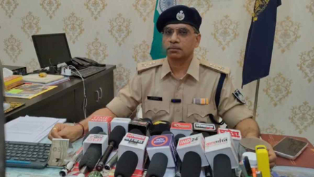 ब्लैकमेलिंग कांड में बड़ी कार्रवाई: रिशु चौधरी और हेड कॉन्स्टेबल बनाए गए आरोपी, कई नाम आ सकते हैं सामने