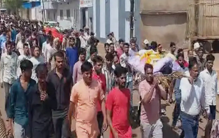 एक साथ पति-पत्नी की अर्थी देख आंसुओं में डूबा शहर ,क्षेत्र मे शोक की लहर
