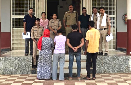 दो युवकों का अपहरण , 02 महिलाओं सहित 04 गिरफ्तार, ...प्राचीन मातामंदिर से चांदी के 11 मुकुट चोरी,आरोपी गिरफ्तार
