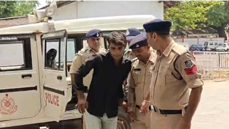 शादी की शहनाई के बीच डबल मर्डर: आरक्षक पर चाकू से ताबड़तोड़ वार