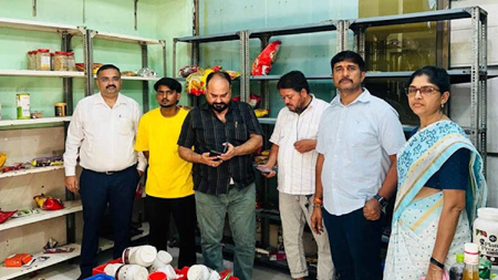 मुंढे के नेतृत्व में FDA ने रिटेलर्स और गोदामों पर मारा छापा, मिला 33 करोड़ रुपए का एक्सपायर्ड स्टॉक