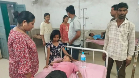 झारखंड के कस्तूरबा आवासीय में मचा हड़कंप; 100 से अधिक छात्राएं फूड प्वाइजनिंग की शिकार, मानवता भी हुई शर्मसार