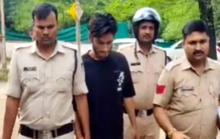 गर्लफ्रेंड से पिटाई करवाई, VIDEO किया वायरल! छात्रा से प्रताड़ना का मुख्य आरोपी श्रवण भेजा गया जेल
