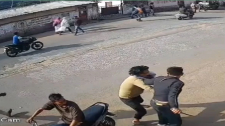 थाने से महज 300 मीटर दूर खूनी खेल: हत्या का CCTV फुटेज आया सामने