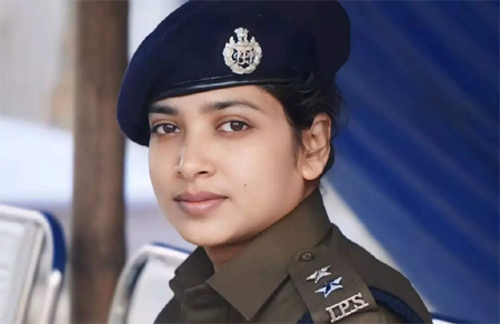 IPS बुशरा बानो पर एक्शनः स्पीच में धार्मिक प्रेम दिखाते हुए इंशाल्लाह और जज़ाकल्लाह बोला लेकिन जय हिंद-वंदे मातरम् नहीं