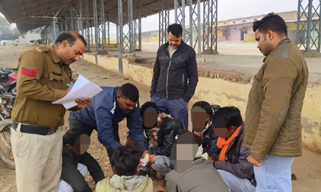 युवक का अपहरण व बंधक बनाकर मारपीट, मामला दर्ज , ...दो दुकानों में चोरी , जुआ खेल रहे 07 जुआरियों को पुलिस ने पकड़ा , ...ऑटो पलटा, 01 की मौत, 7 घायल