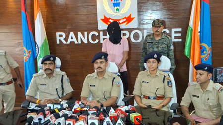 डंके की चोट पर हत्या करनेवाला सुपारी किलर कोलकाता से गिरफ्तार, BJP नेता की हत्या और सीमेंट कारोबारी को भी मारी थी गोली
