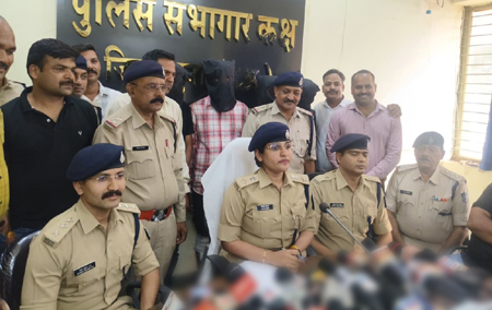 17 लाख रुपये लूट की बारदात का पर्दाफाश, चार आरोपी गिरफ्तार, स्विफ्ट कार बरामद