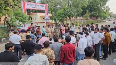 दुर्गा पंडाल को लेकर विवाद: SI का धमकी भरा वीडियो वायरल, एसपी ने किया लाइन अटैच