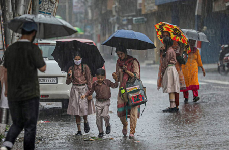 MP में आएगा तूफान, इतने जिलों में आंधी-बारिश का अलर्ट, 1 सप्ताह देर हुआ मानसून