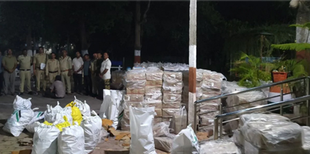 1.62 करोड़ की शराब बरामद, कैमरों की नजर से बचकर निकला ट्रक