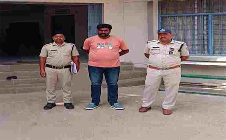 30 से ज्यादा महिलाओं से एक करोड़ की धोखाधड़ी, दो साल से फरार आरोपी गिरफ्तार